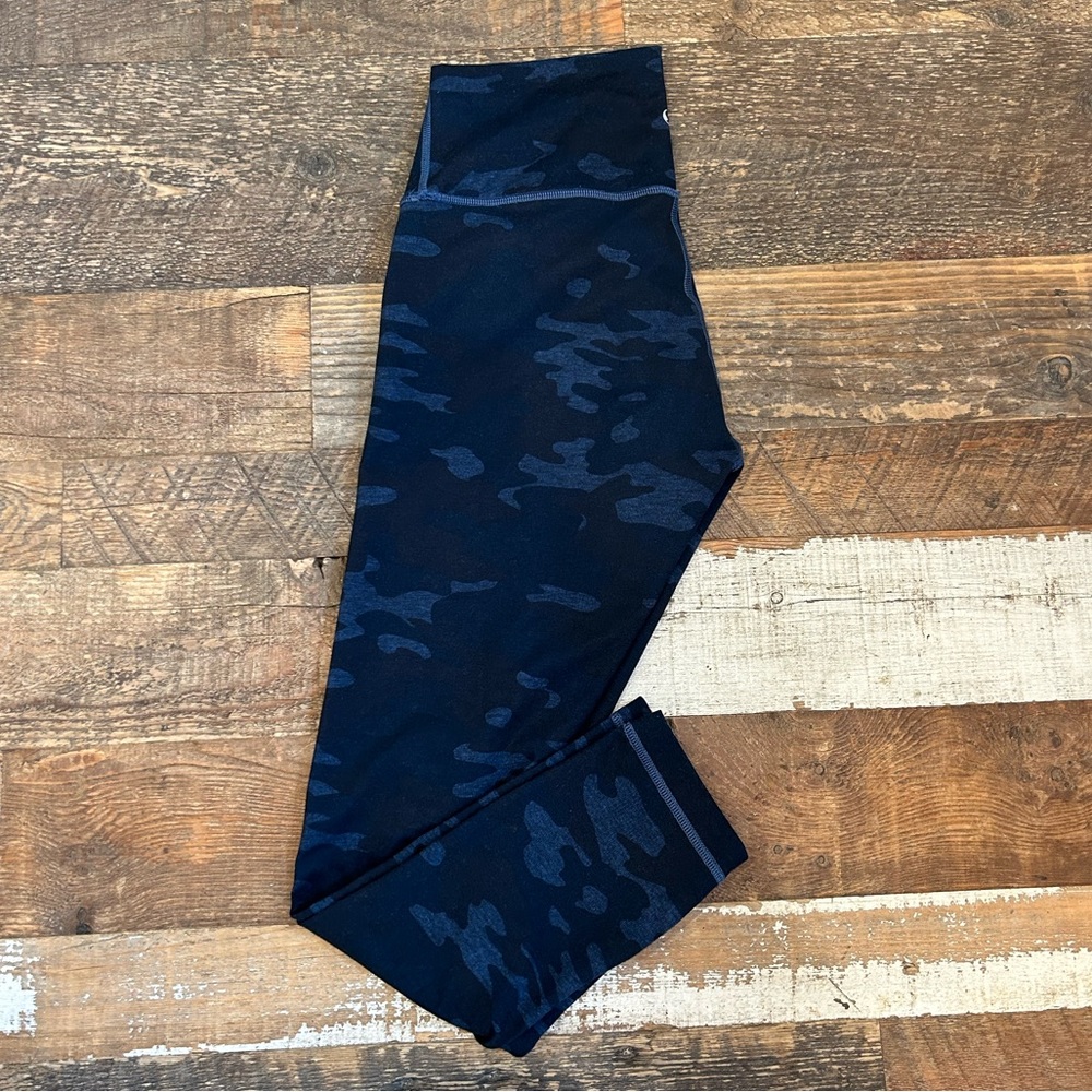 Size 8 Lotus Oil Slick Wunder Under 7/8 pant